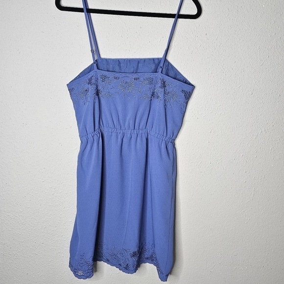 Hive & Honey Blue Mini Dress Adjustable Strap Embroidered Floral Size M Medium - Picture 5 of 12